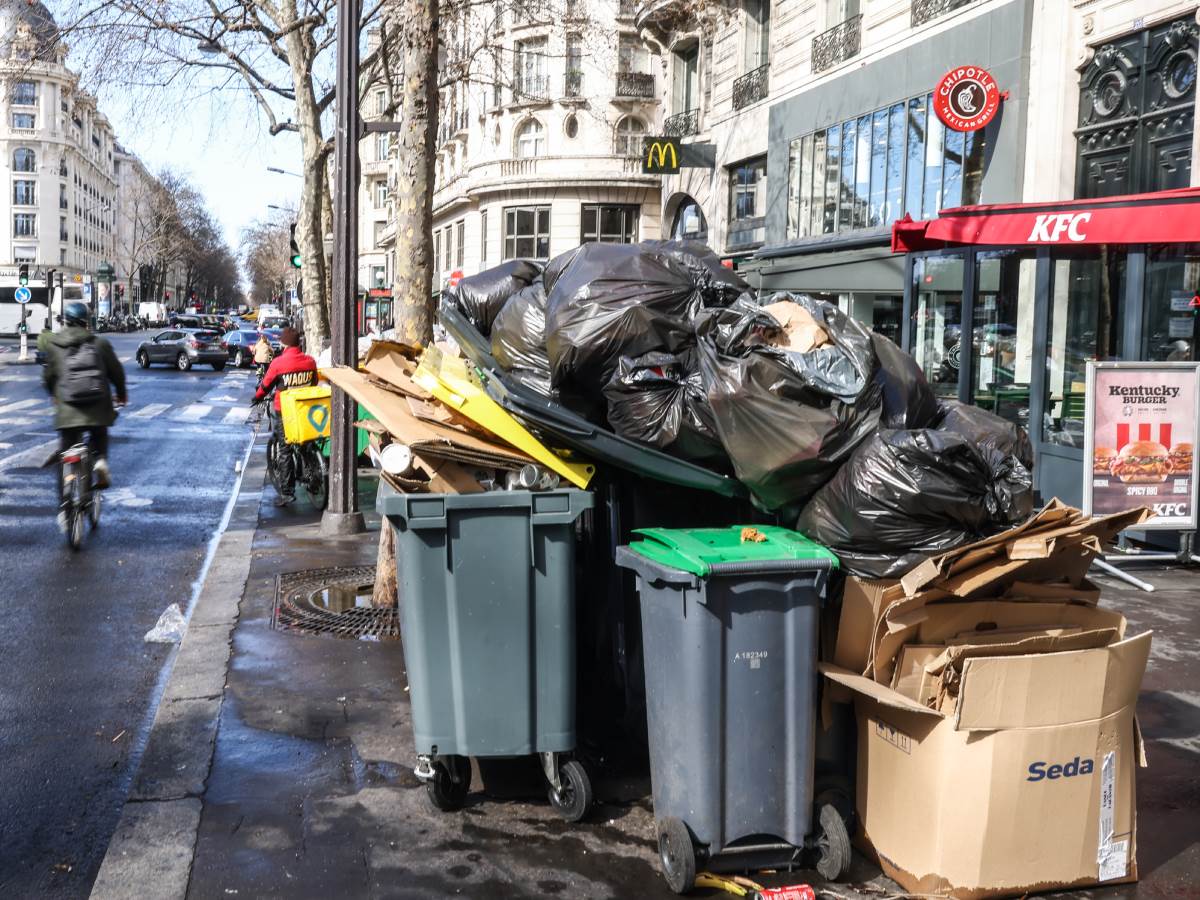 pariz i djubre 4.png - EPA-EFE/Mohammed Badra   pariz i djubre 4.png - EPA-EFE/Mohammed Badra