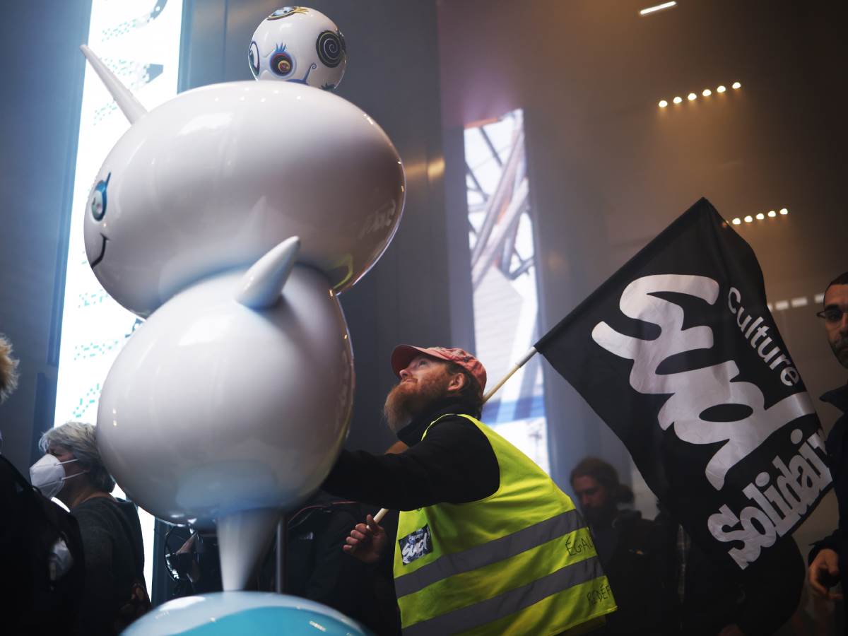 protest u sedištu LVMH u Parizu   protest u sedištu LVMH u Parizu