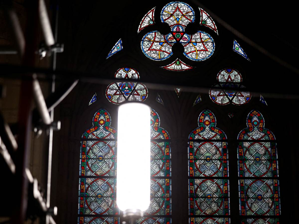  notr dam 1.jpg - EPA-EFE/Sarah Mayssonnier 