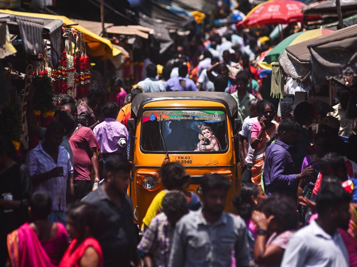 guzva na ulici u indiji   guzva na ulici u indiji