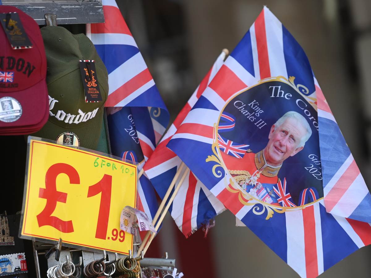 ukrasi povodom krunisanja kralja carlsa treceg   ukrasi povodom krunisanja kralja carlsa treceg