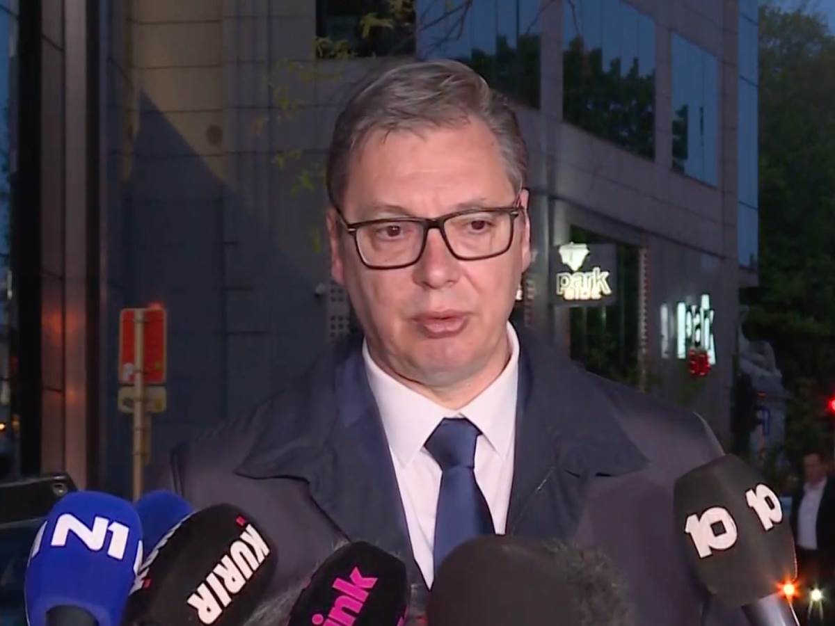 vucic live.jpg   vucic live.jpg