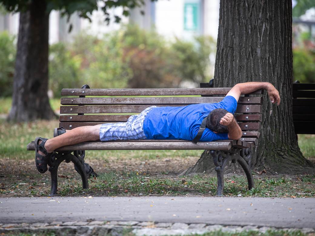  toplo vreme, leto, vrućina, vrućine, visoke temperature, pešaci, ljudi 