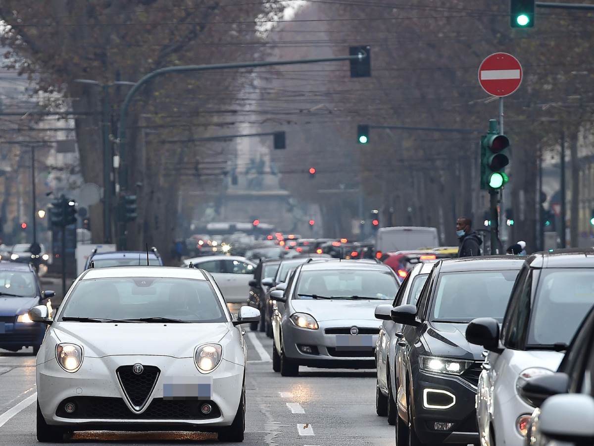  automobili na ulici u italiji 