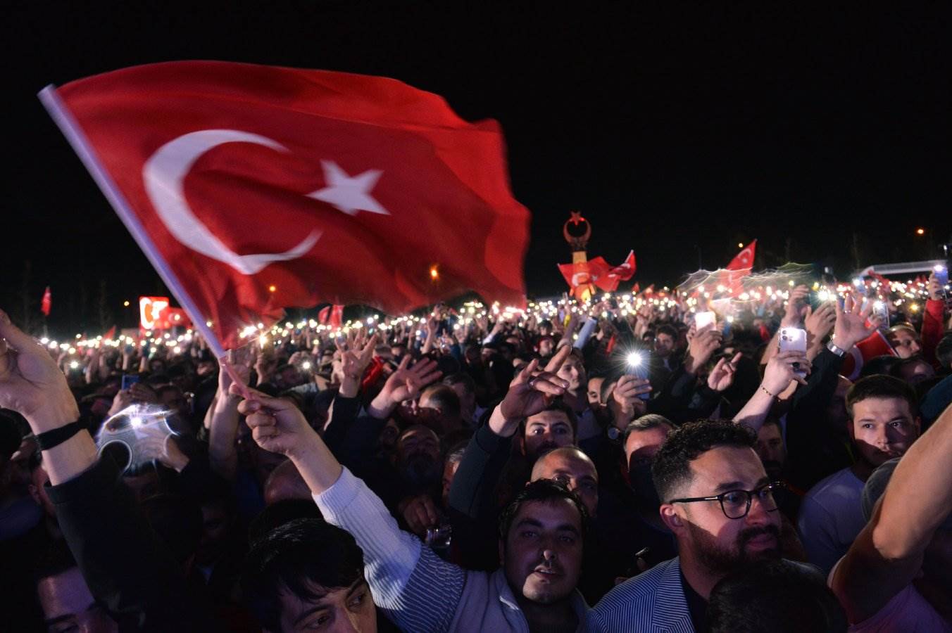 erdogan slavi pobedu na izborima u turskoj 3.jpg   erdogan slavi pobedu na izborima u turskoj 3.jpg