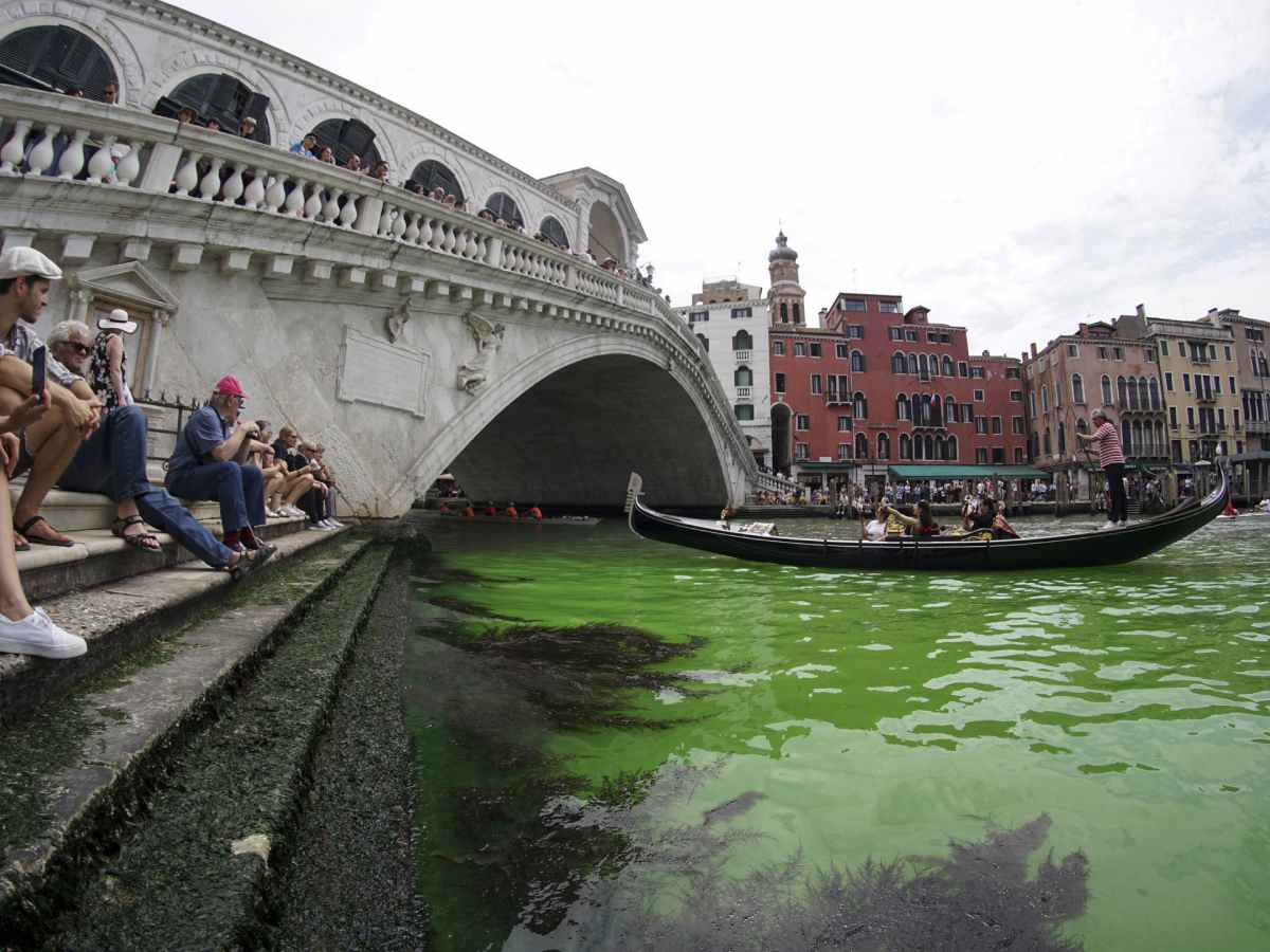 10966690.jpg   10966690.jpg