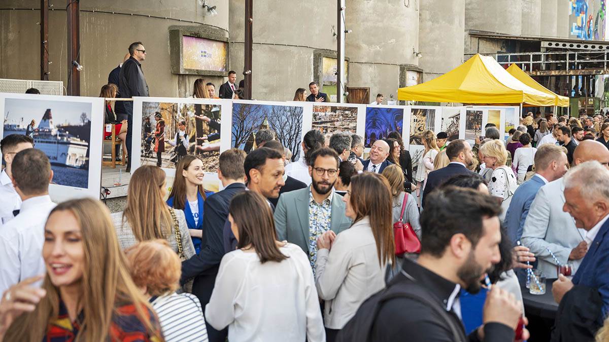  Švedska ambasada (2).JPG - Goran Zlatković 