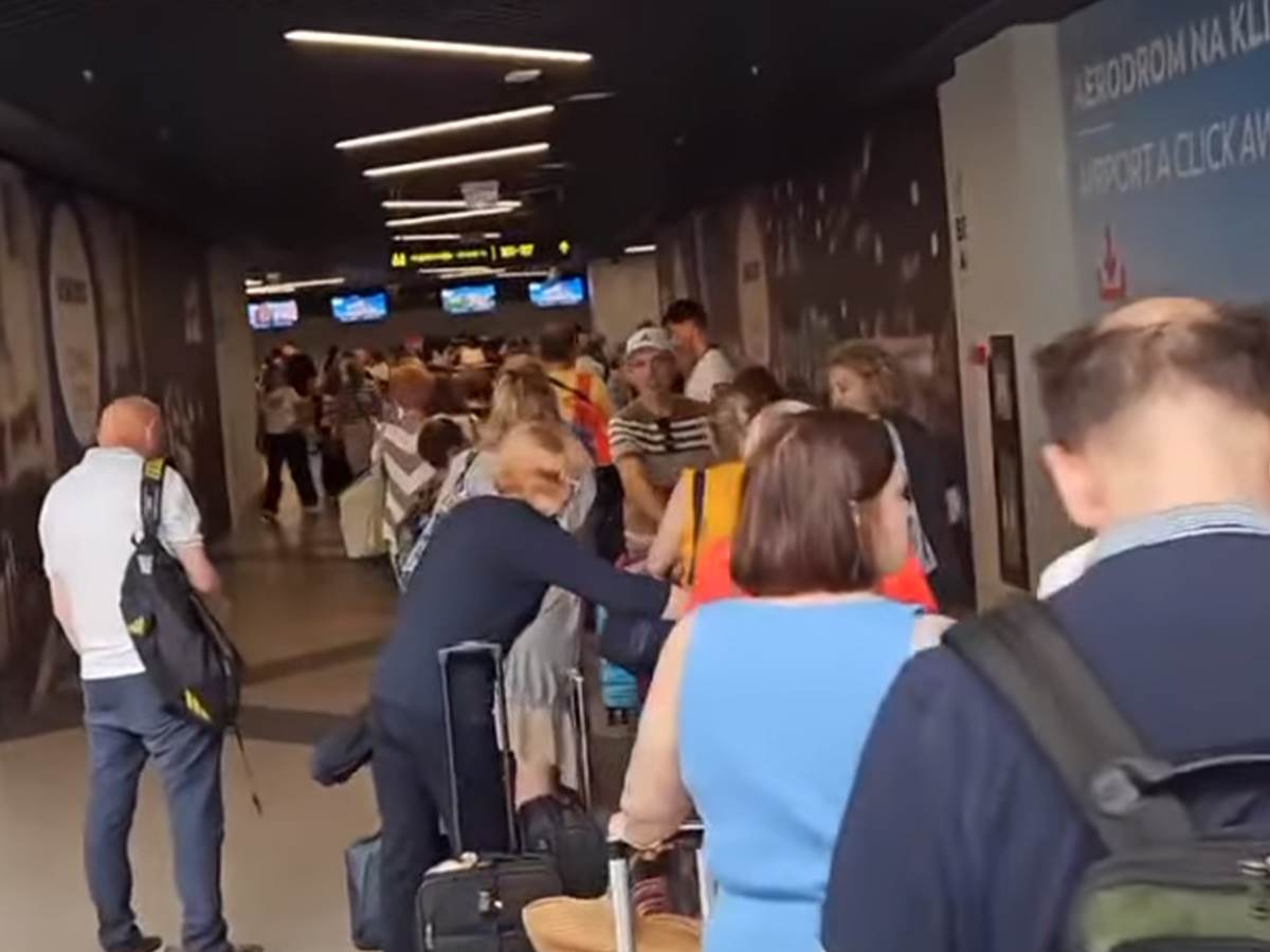 Gužva na aerodromu (3).jpg Gužva na aerodromu (3).jpg