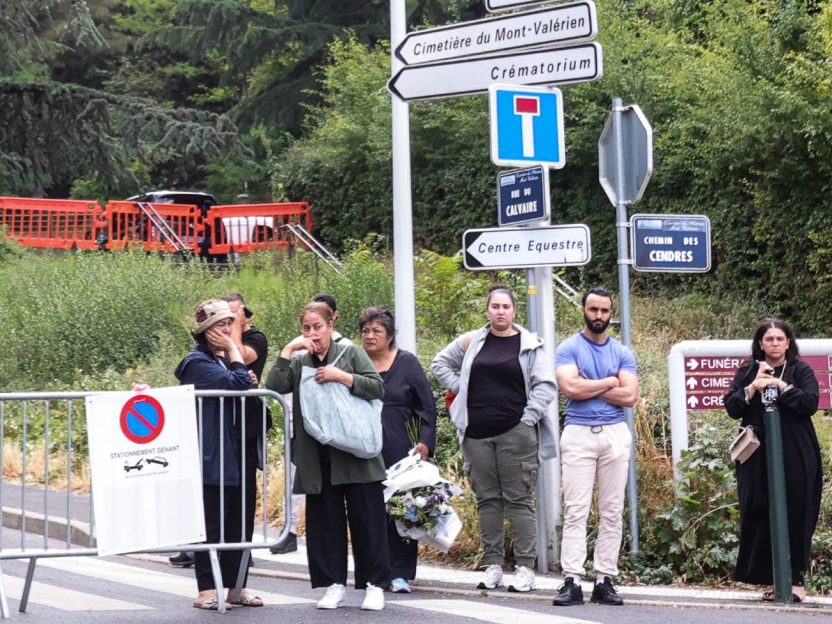 sahrana ubijenog decaka u francuskoj   sahrana ubijenog decaka u francuskoj