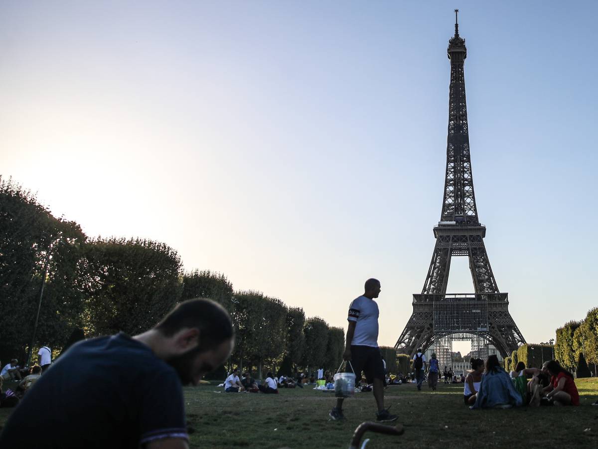 Pariz, toplotni talasi.jpg Pariz, toplotni talasi.jpg
