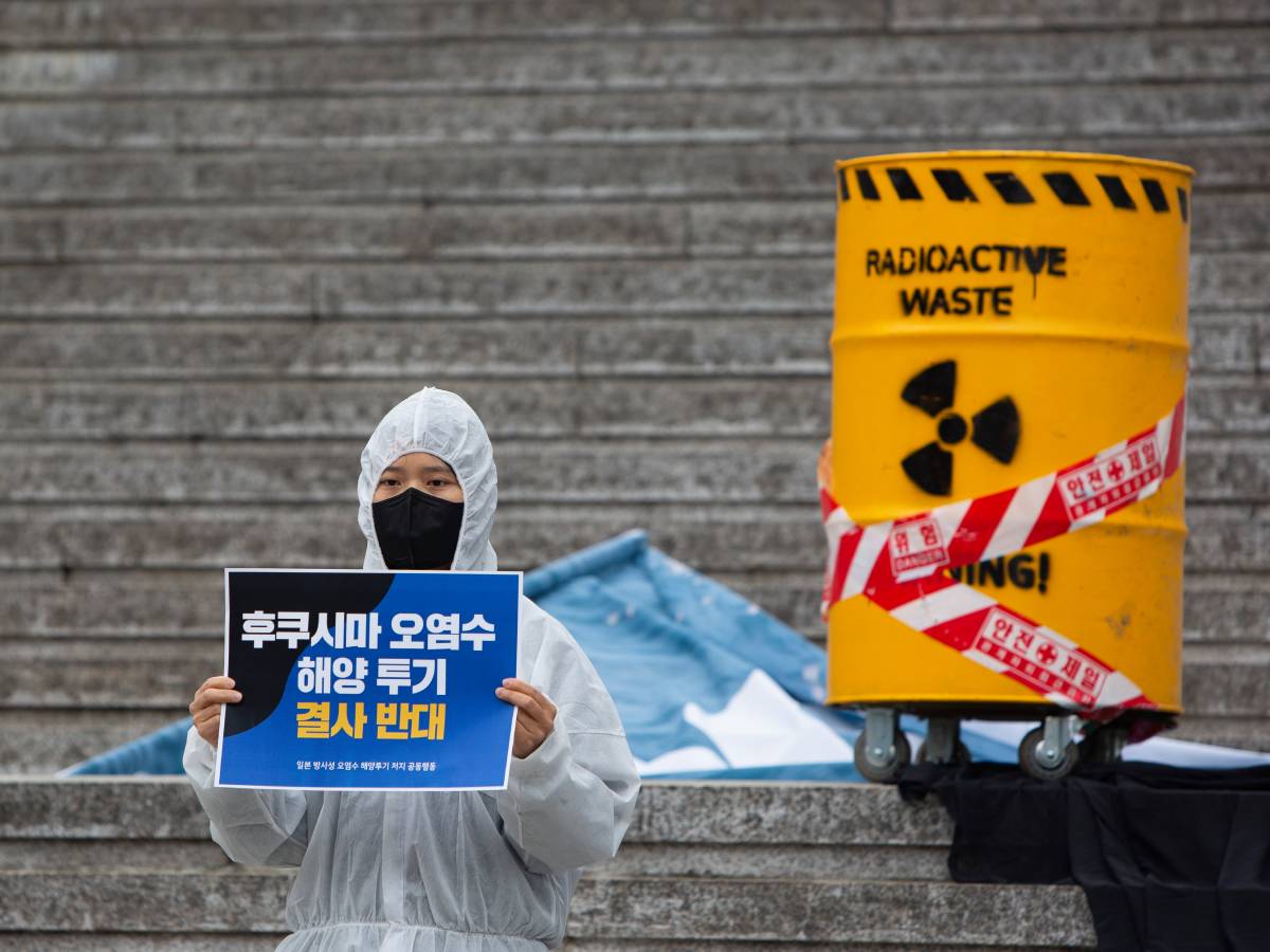 Protest u Japanu.jpg   Protest u Japanu.jpg