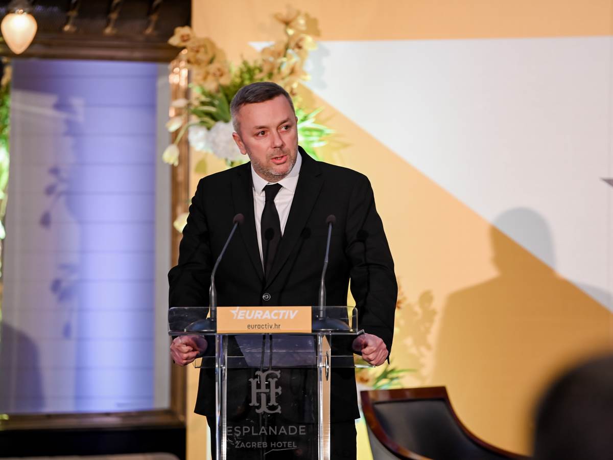  Norman Mueller.jpg - ROBERT GASPERT 