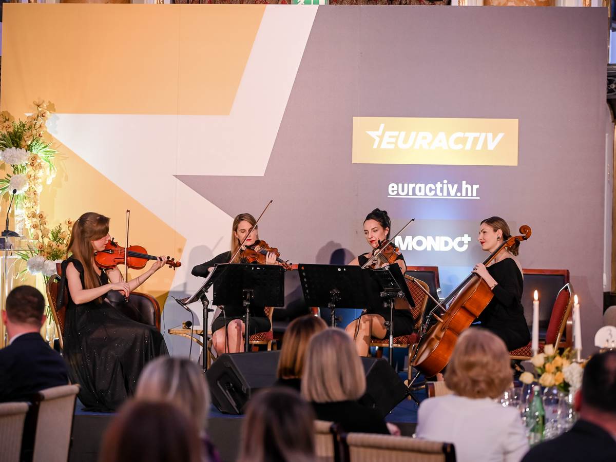  Kvartet Vortex Strings.jpg - ROBERT GASPERT 