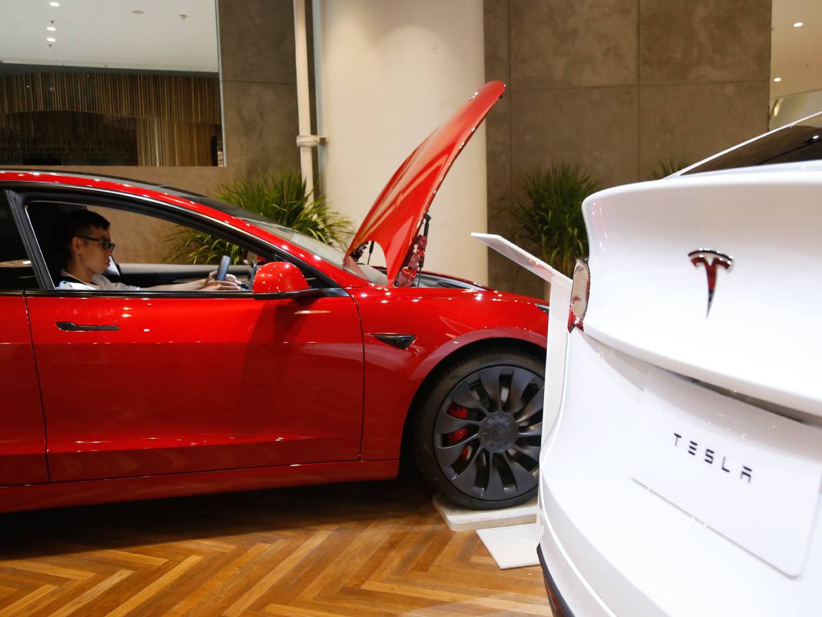 Tesla auto.jpg Tesla auto.jpg