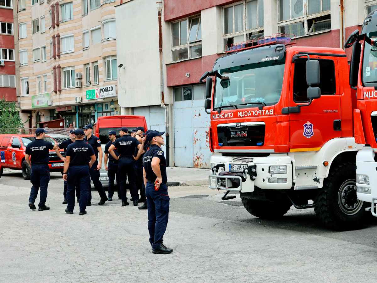 Spasioci, vatrogasci   Spasioci, vatrogasci