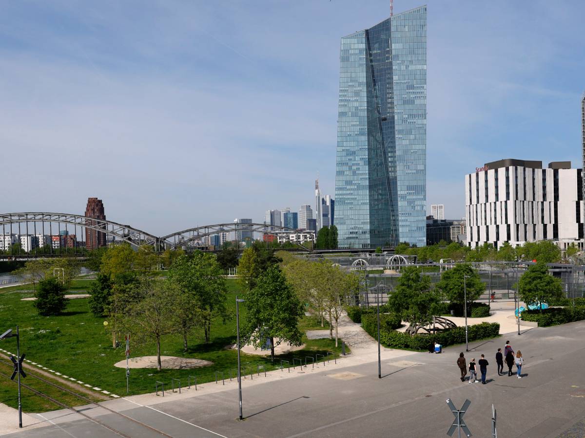 ECB (1).jpg ECB (1).jpg