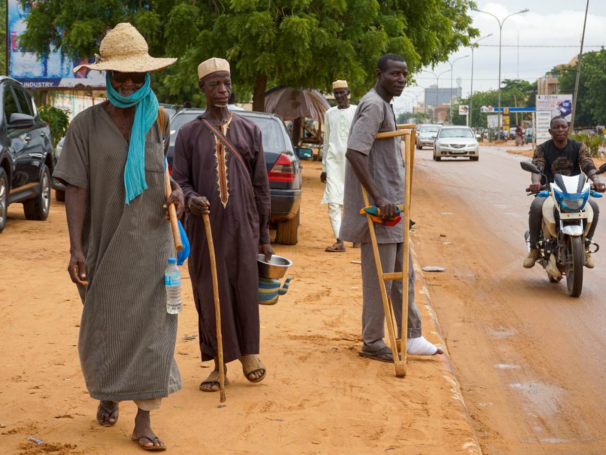  ljudi na ulici u nigeru 