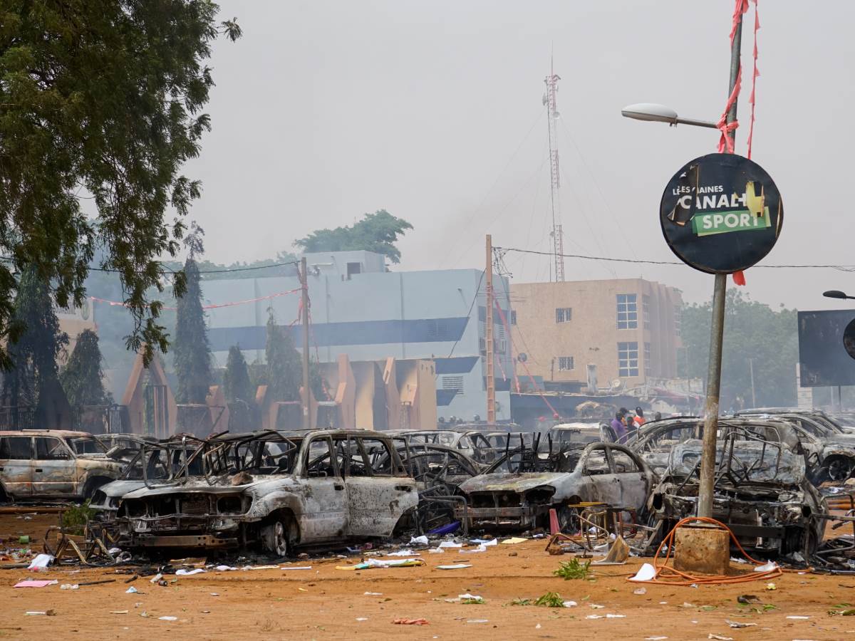  zapaljeni automobili u nigeru 