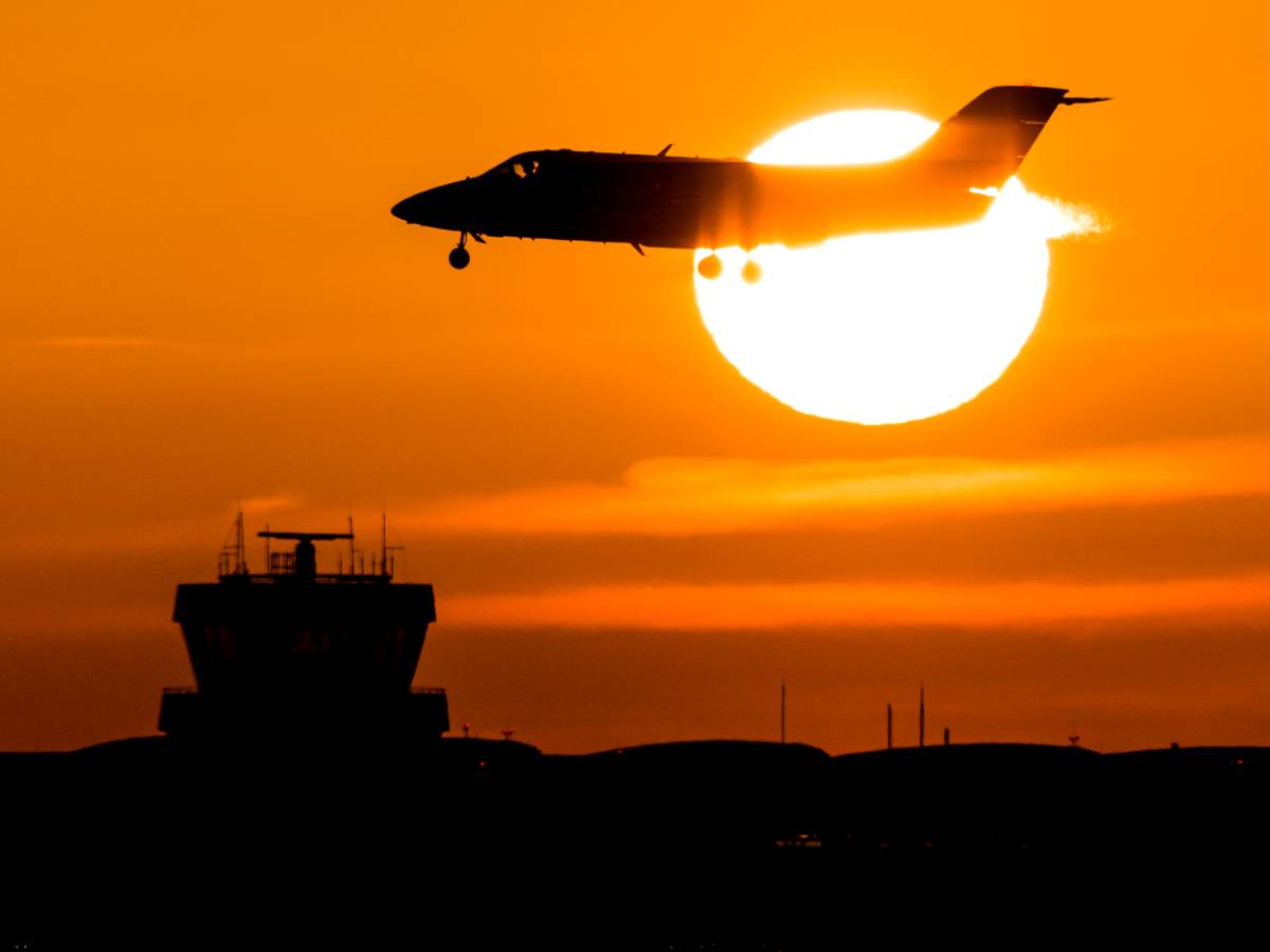  Avion, aerodrom 