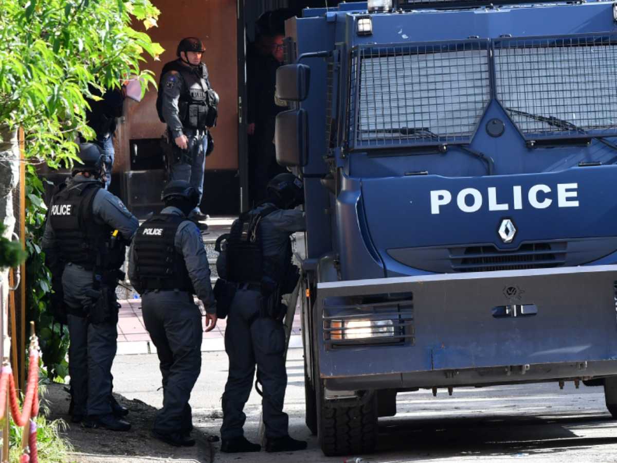 Kosovska policija (1).jpg Kosovska policija (1).jpg
