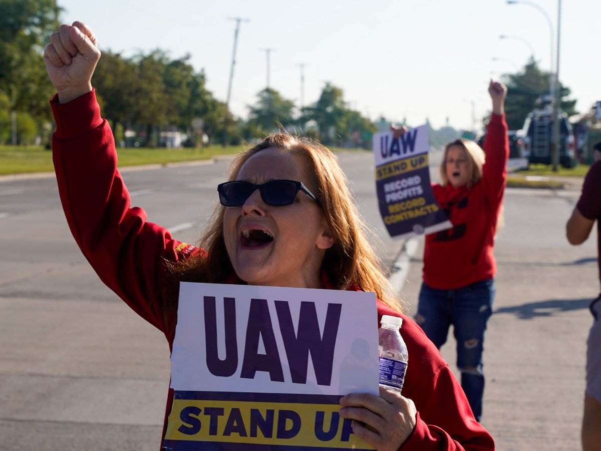 strajk uaw 2.jpg   strajk uaw 2.jpg