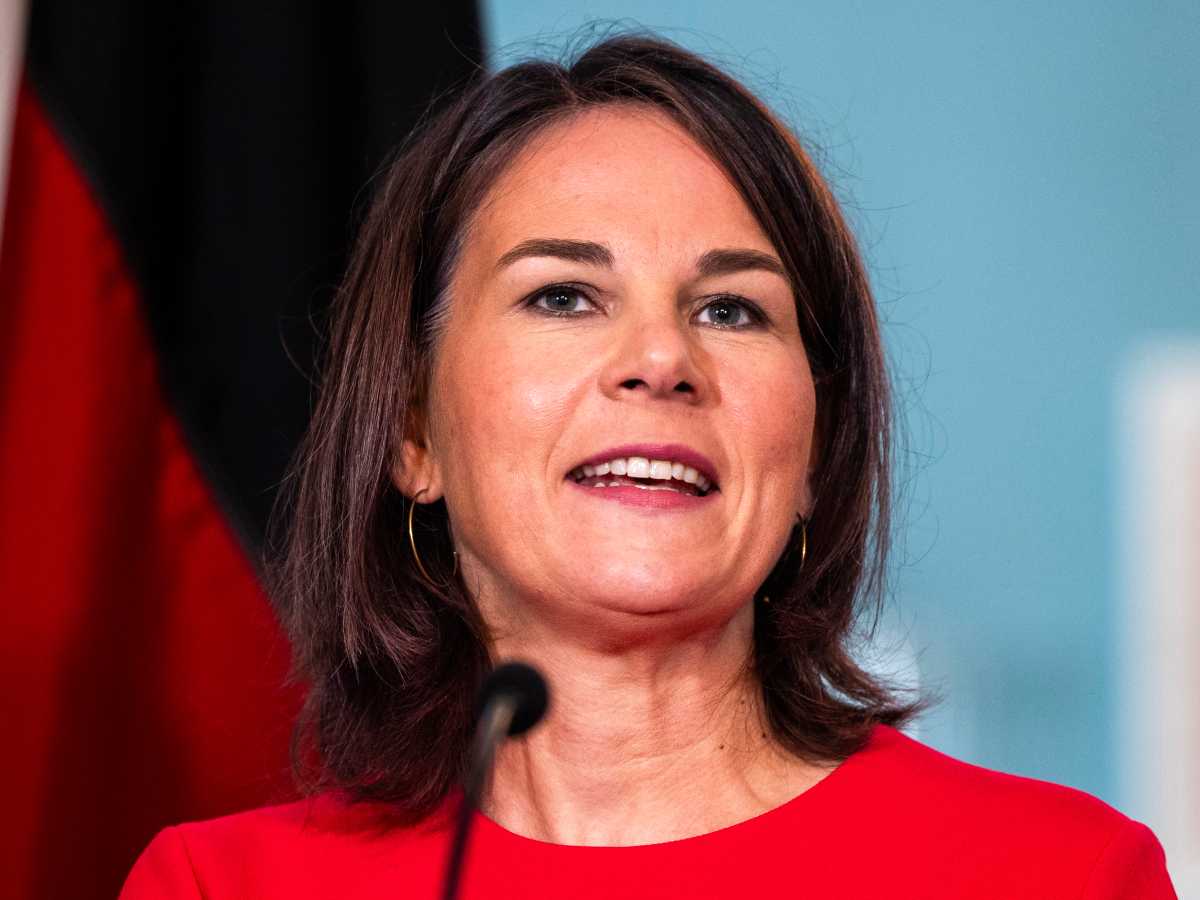 11718353 (1).jpg   11718353 (1).jpg