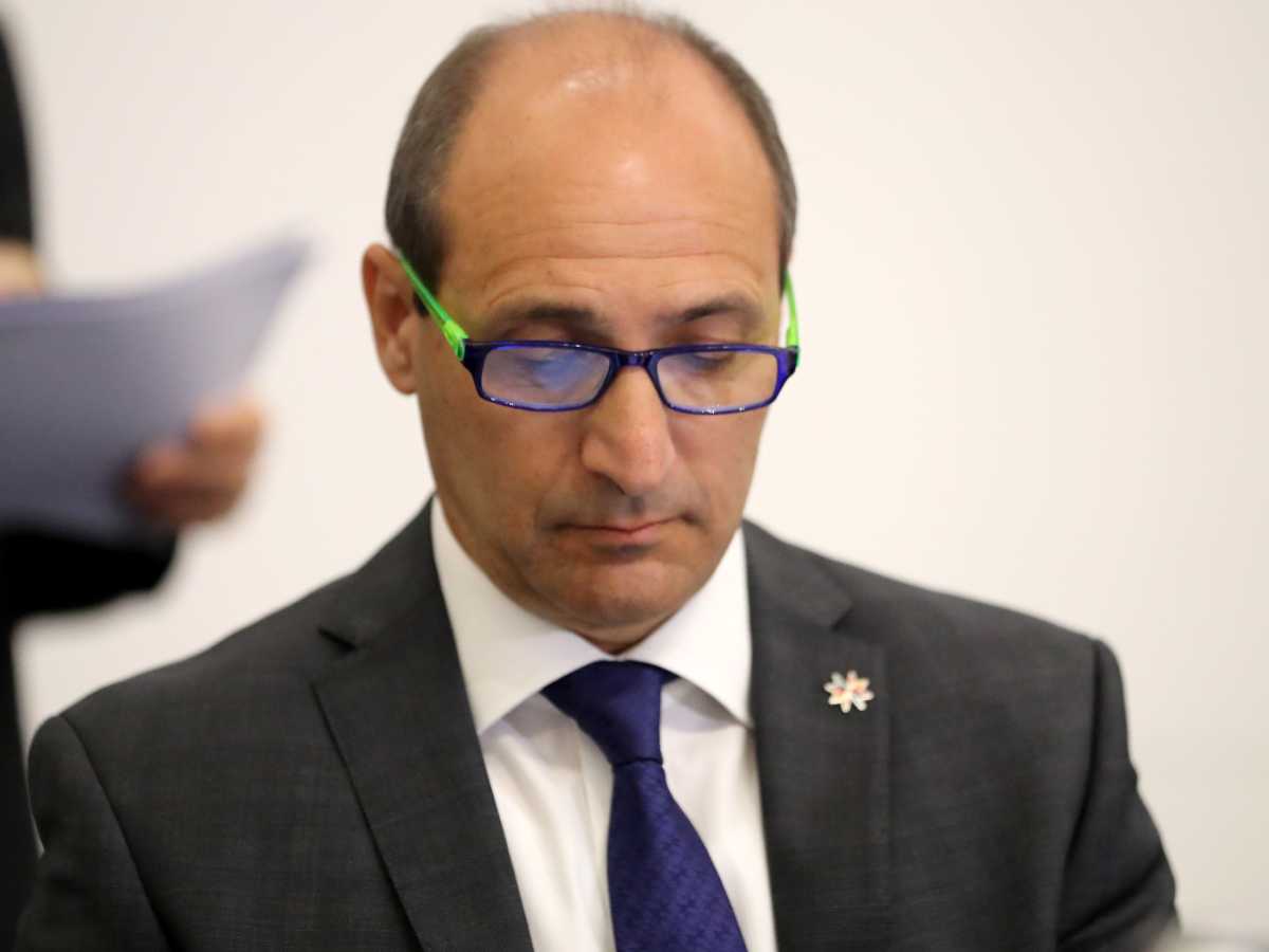 6037416 (1).jpg   6037416 (1).jpg