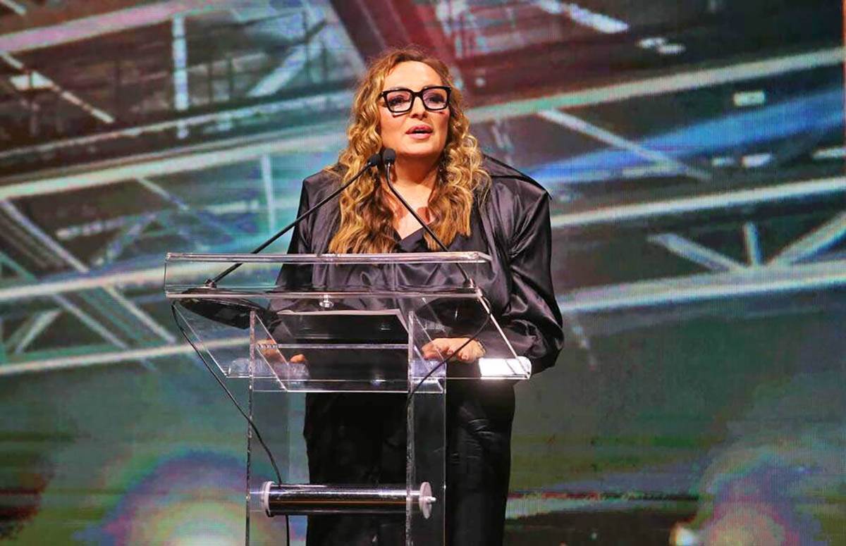  SPEKTAKL POVODOM OTVARANJA FIREFLY STUDIOS (6).jpg - Kurir/Damir Dervišagić 