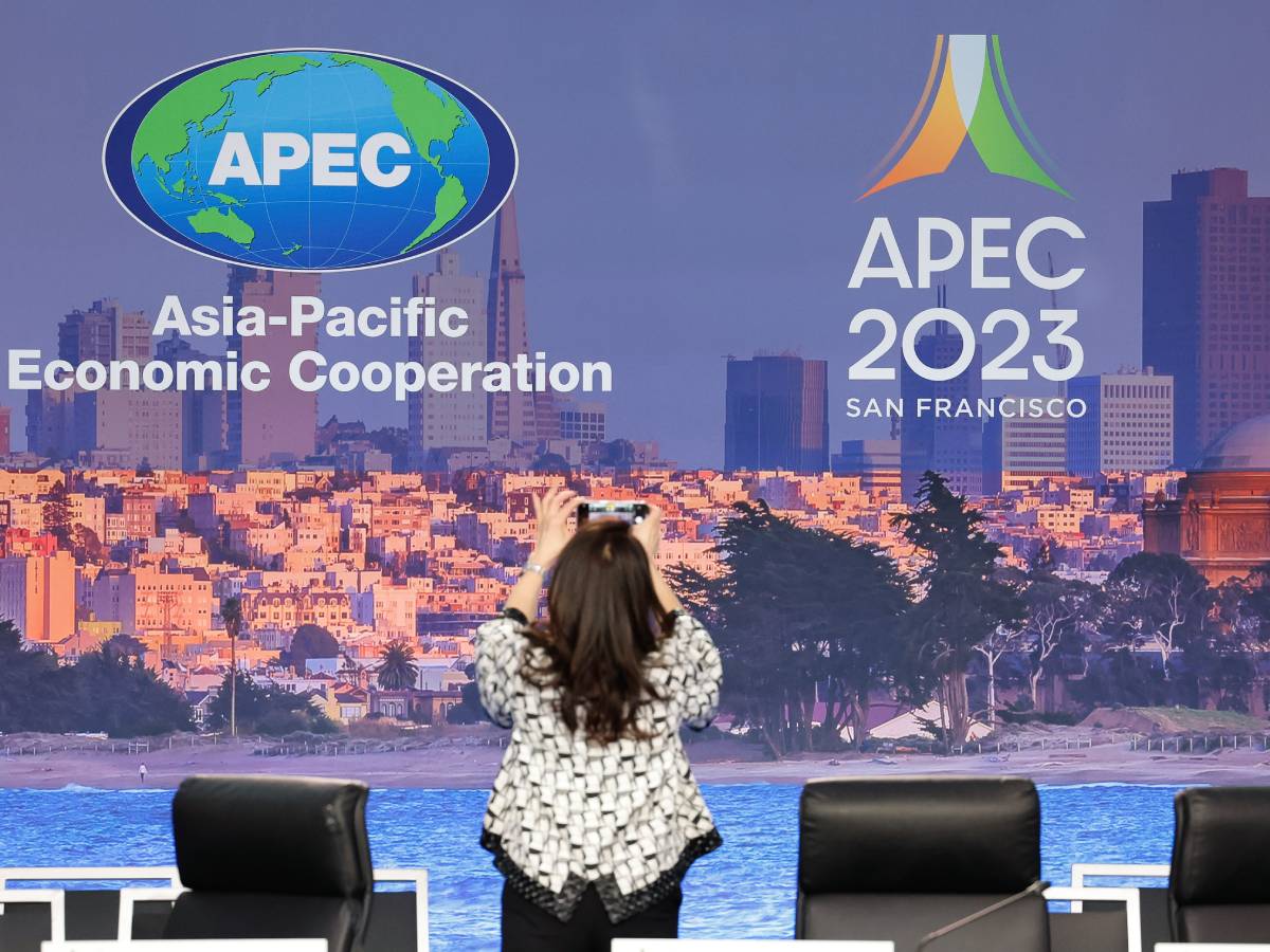 APEC.jpg   APEC.jpg