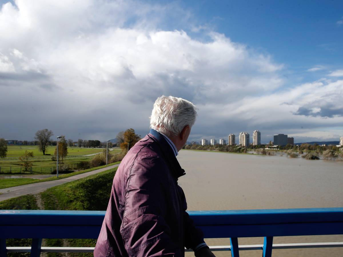 11817192 (1).jpg   11817192 (1).jpg