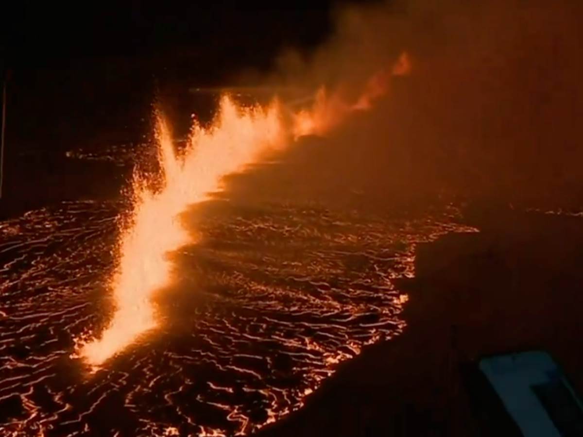 Erupcija na Islandu.jpeg Erupcija na Islandu.jpeg