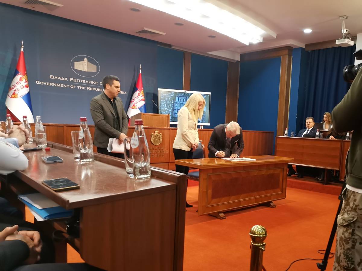 BIO4 (3).jpg   BIO4 (3).jpg