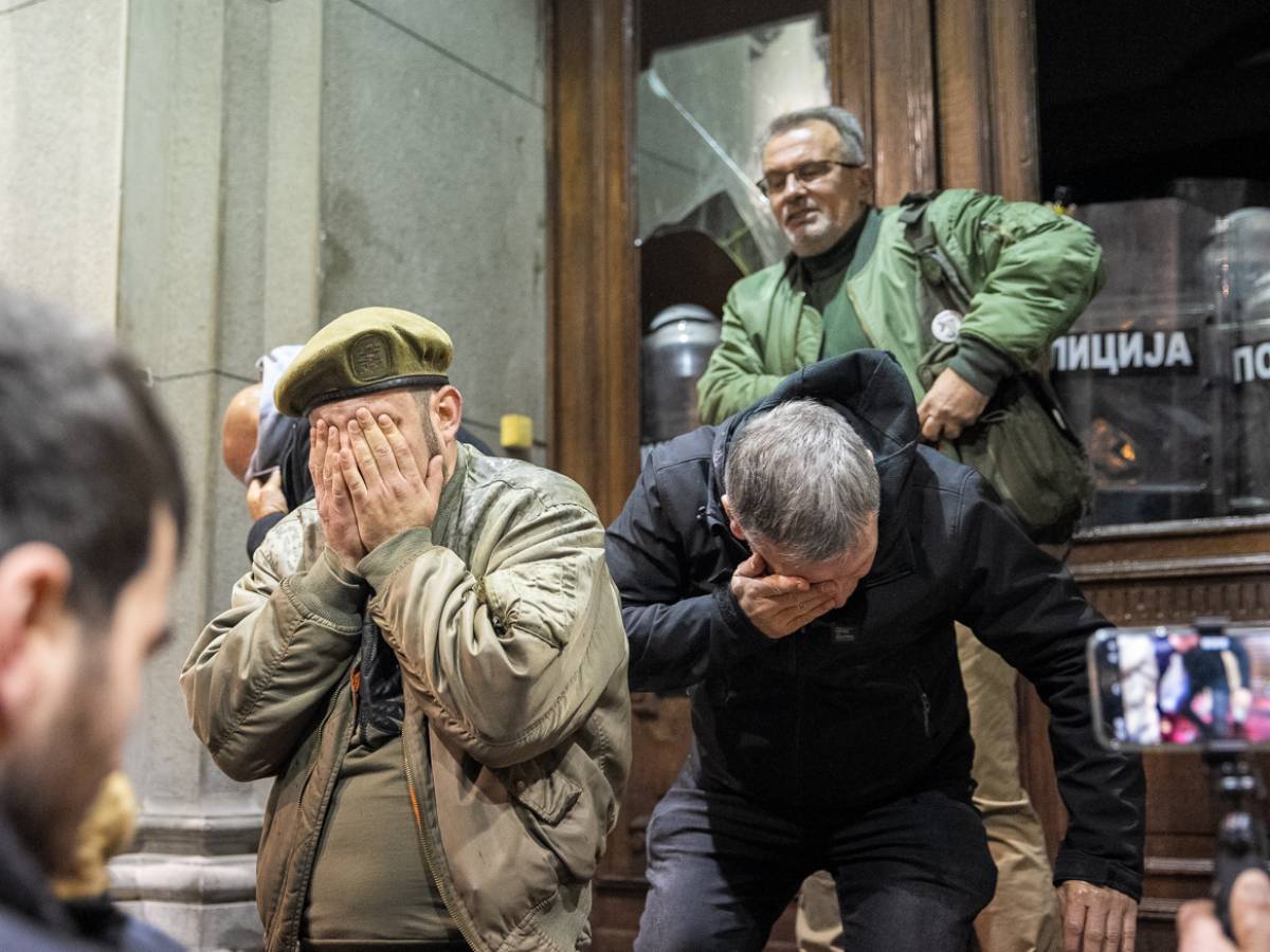 neredi ispred skupstine grada beograda (3) (1) (1).jpg neredi ispred skupstine grada beograda (3) (1) (1).jpg