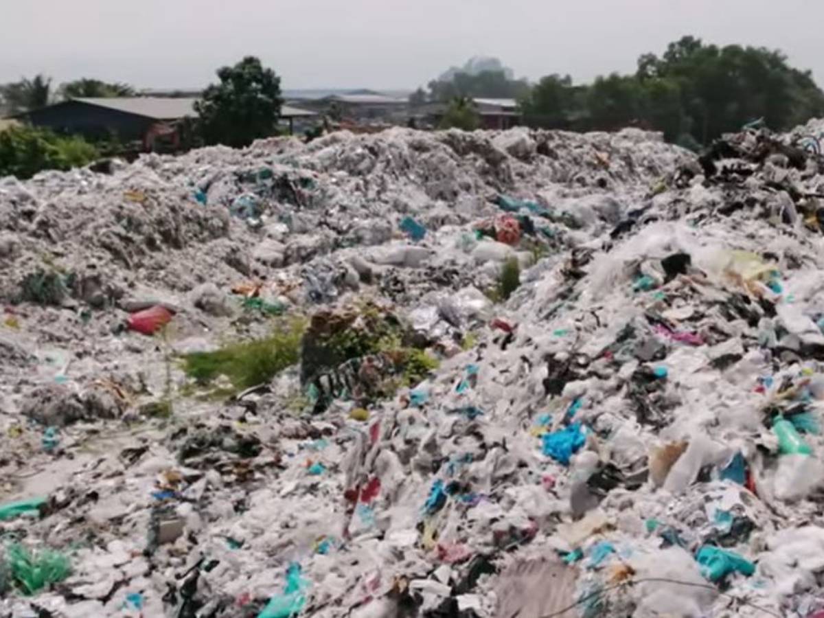 deponija plastika.jpg   deponija plastika.jpg