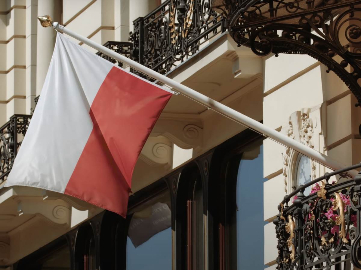 poljska zastava u varšavi poljska zastava u varšavi