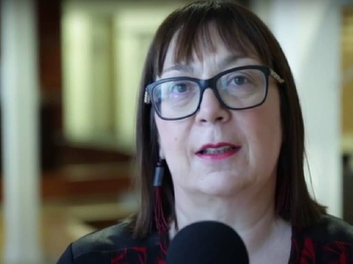 Ester Linč SIndikati.jpg   Ester Linč SIndikati.jpg