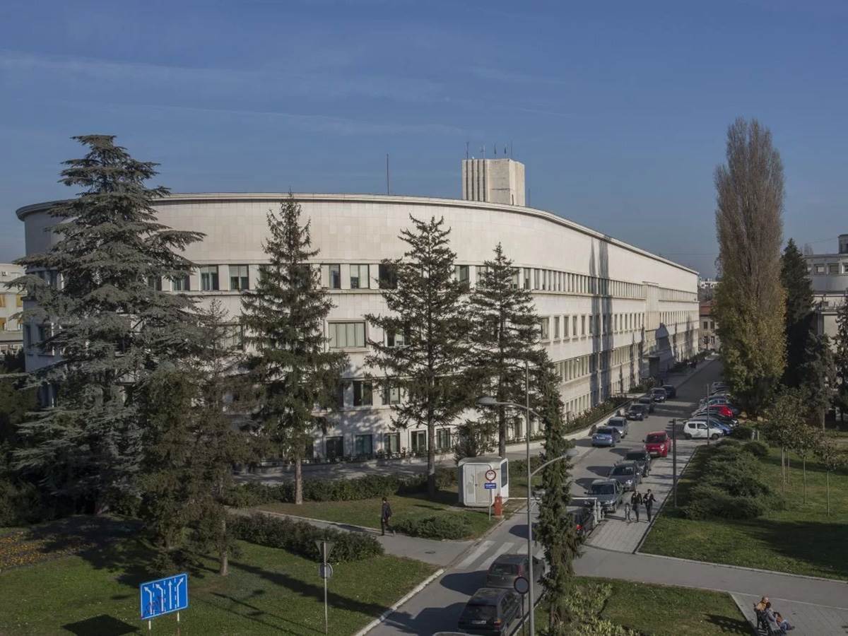 Vojvođanski parlament (3).jpg Vojvođanski parlament (3).jpg