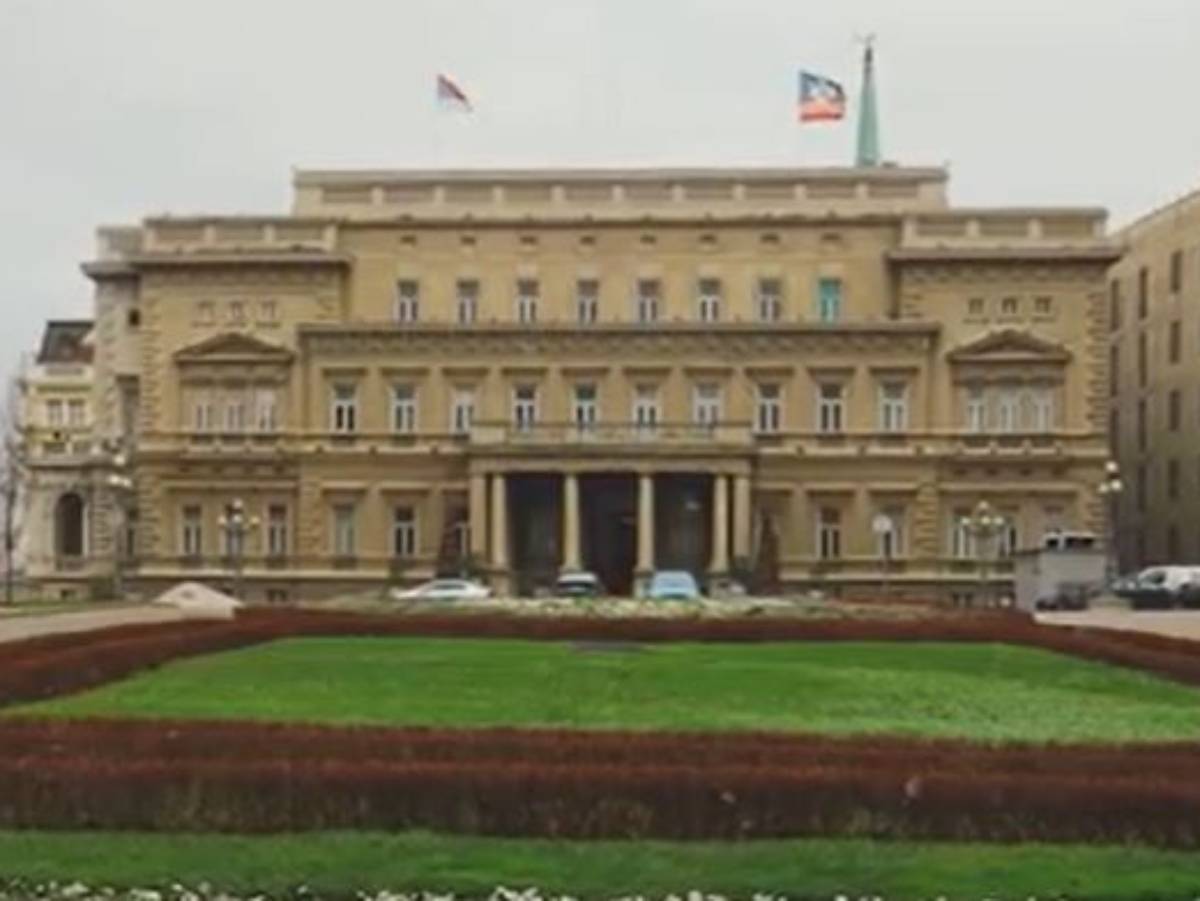 stari dvor.jpg   stari dvor.jpg