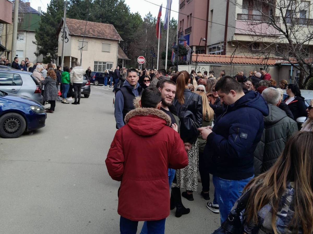 redovi na Kosovu1.jpg redovi na Kosovu1.jpg