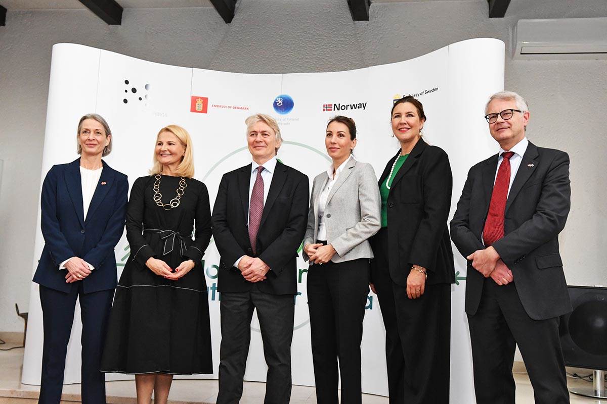  fotografija 6 - nordijski ambasadori sa ministarkama Mišćević i Đedović.JPG 