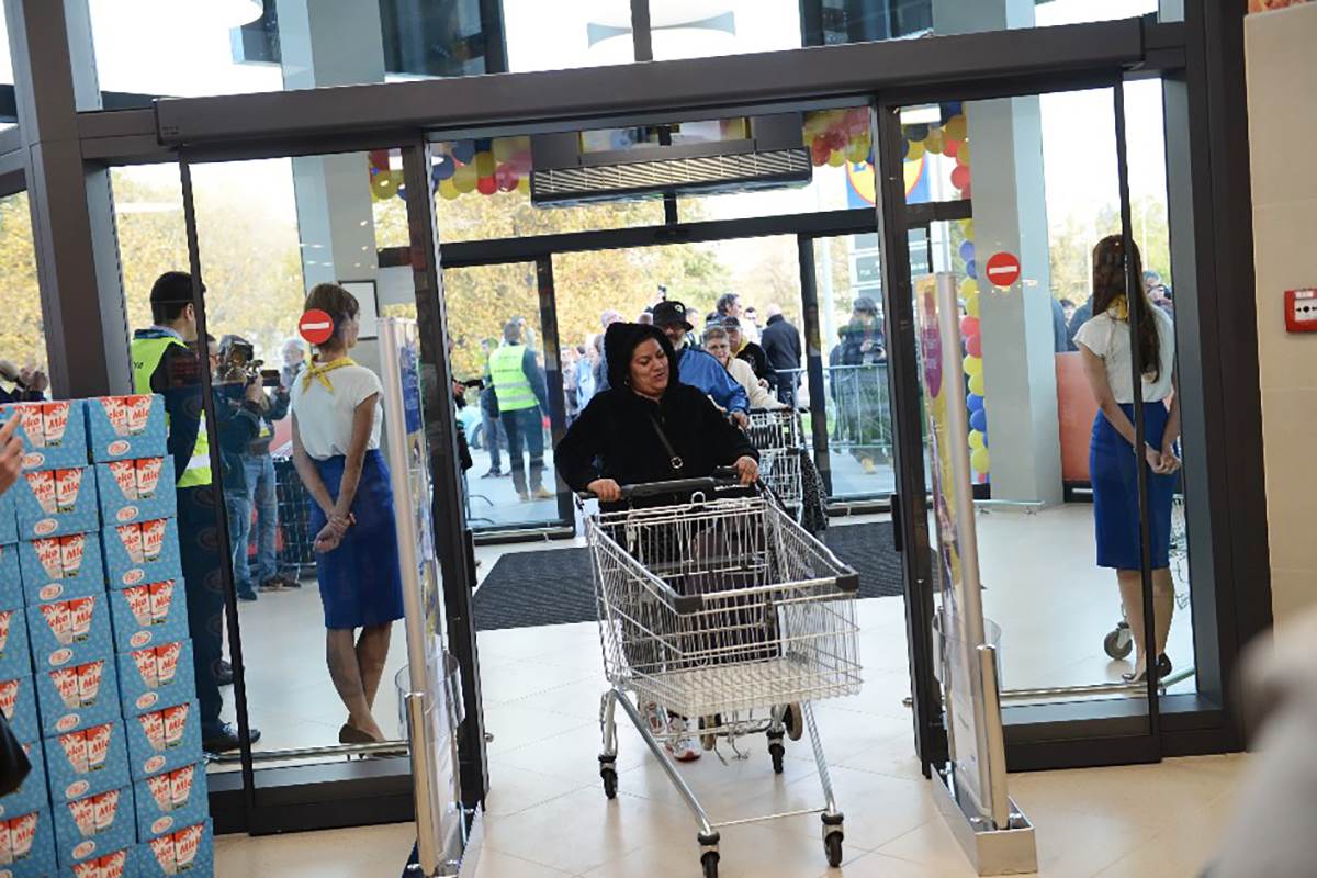 Inflacija u Velikoj Britaniji ne jenjava: Cene hrane zabrinjavajuće visoke Inflacija u Velikoj Britaniji ne jenjava: Cene hrane zabrinjavajuće visoke