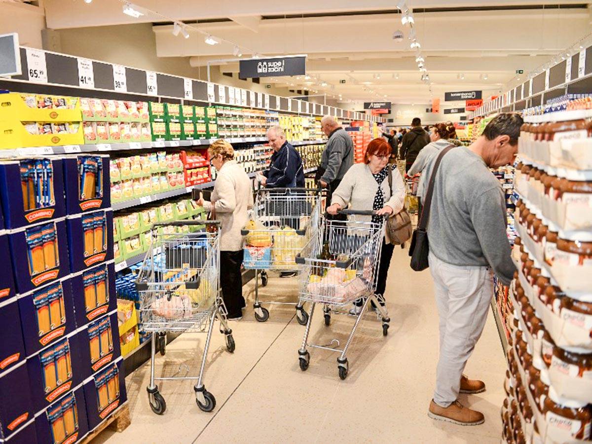 Doneta odluka o povećanju cena osnovnih namirnica u Srbiji: U odredbi navedena dva datuma, šta to znači za građane?