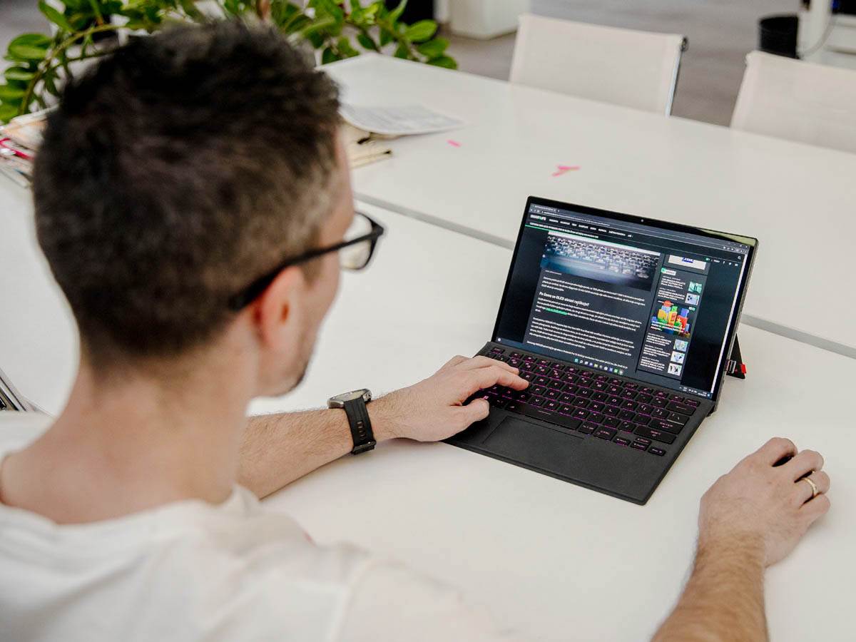 it_sektor_laptop_računar_stefan_stojanović_ (1).jpg it_sektor_laptop_računar_stefan_stojanović_ (1).jpg