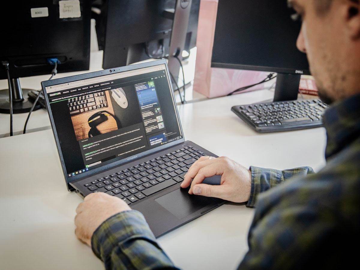 it_sektor_laptop_računar_stefan_stojanović_ (2).jpg   it_sektor_laptop_računar_stefan_stojanović_ (2).jpg