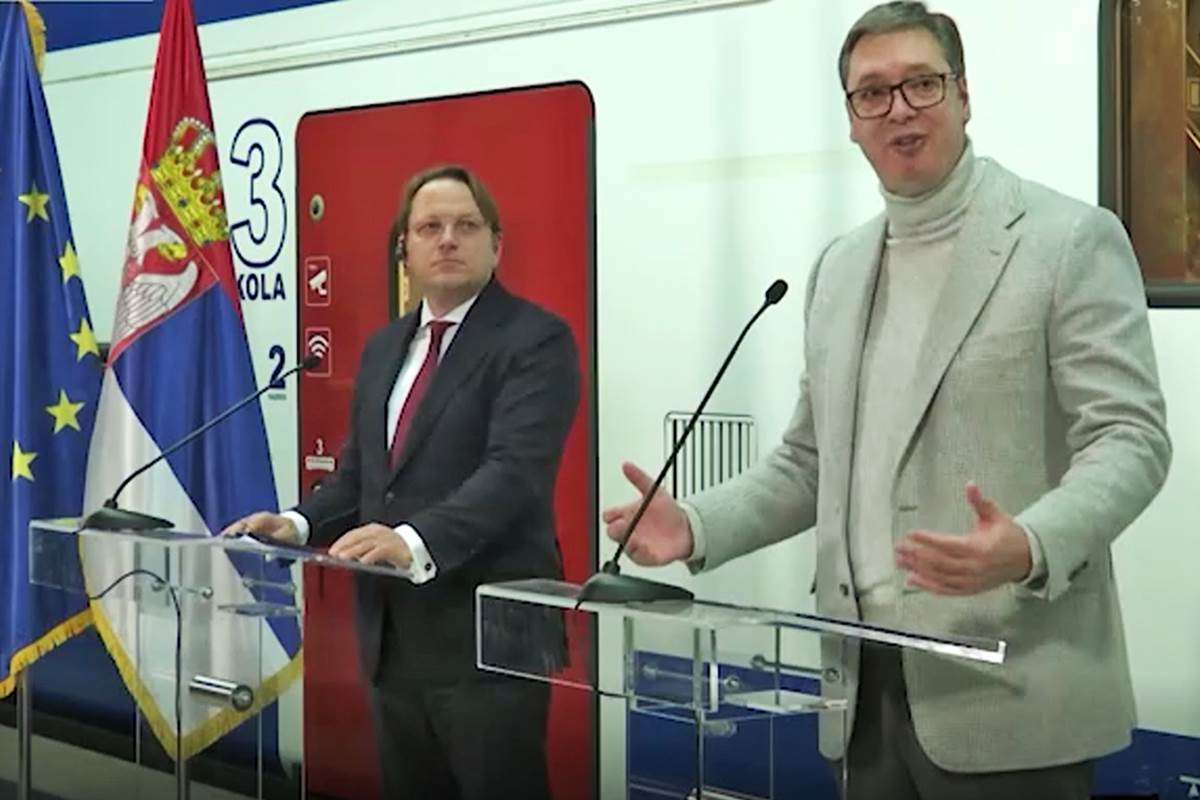 Vučić Varhelj.jpg Vučić Varhelj.jpg