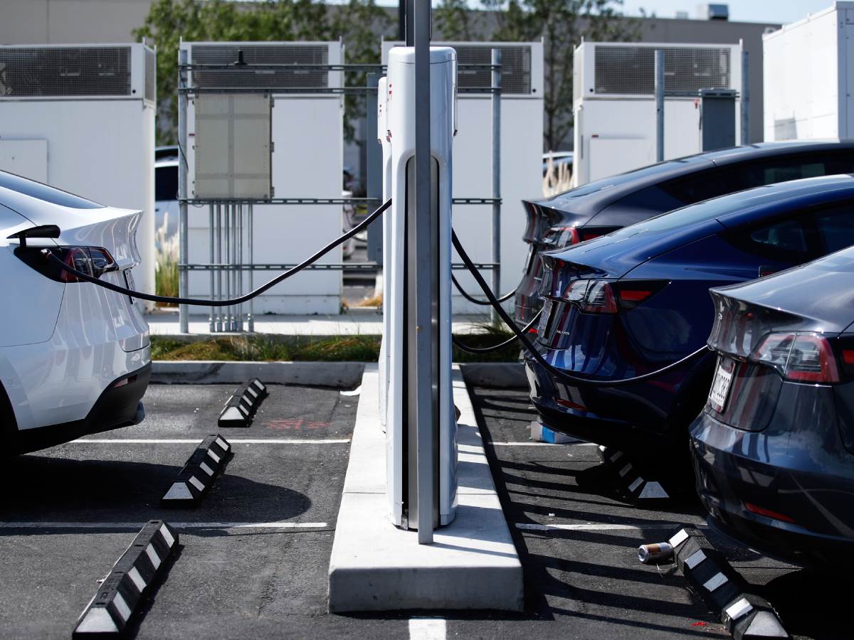 punjenje elektricnih automobila.jpg punjenje elektricnih automobila.jpg