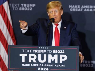 donald tramp na mitingu  donald tramp na mitingu