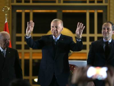 erdogan slavi pobedu na izborima.jpg 