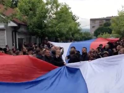 trobojka na kosovu.jpg trobojka na kosovu.jpg
