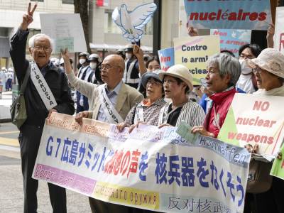 stari ljudi na protestu u japanu  stari ljudi na protestu u japanu